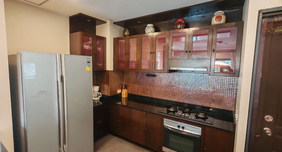 For rent 5 bedrooms house in East Pattaya, Pattaya