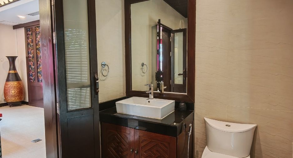 For rent 5 bedrooms house in East Pattaya, Pattaya