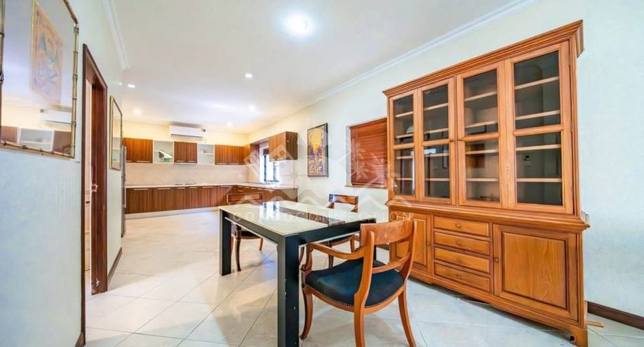 For sale 4 bedrooms house in Pratumnak, Pattaya