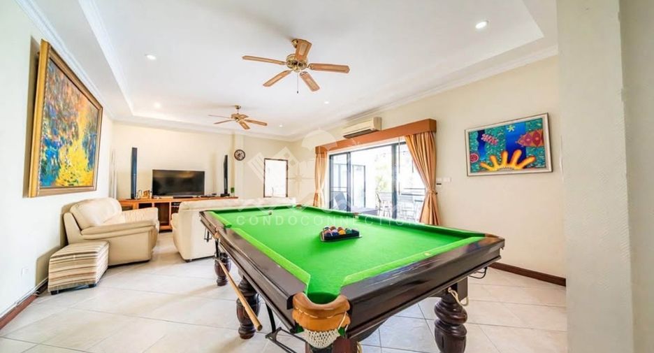 For sale 4 bedrooms house in Pratumnak, Pattaya