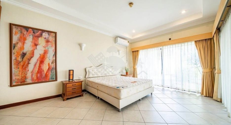 For sale 4 bedrooms house in Pratumnak, Pattaya