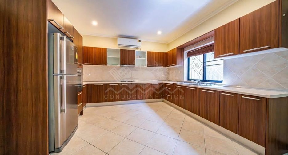 For sale 4 bedrooms house in Pratumnak, Pattaya