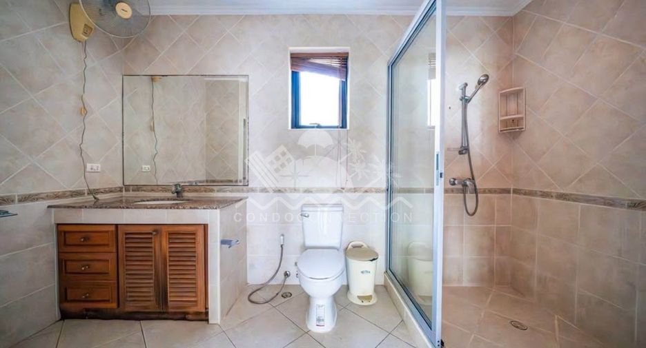 For sale 4 bedrooms house in Pratumnak, Pattaya