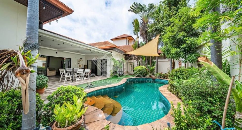 For sale 4 bedrooms house in Pratumnak, Pattaya