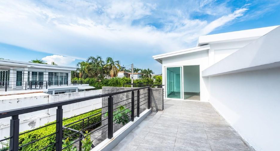 For sale 4 bedrooms house in Sattahip, Chonburi
