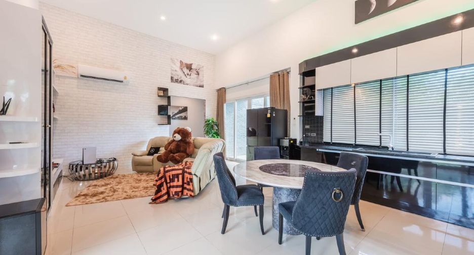 For sale 4 bedrooms house in Sattahip, Chonburi