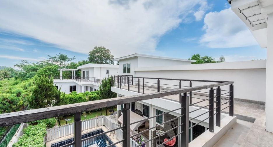 For sale 4 bedrooms house in Sattahip, Chonburi