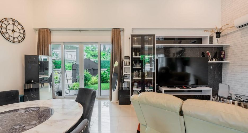 For sale 4 bedrooms house in Sattahip, Chonburi