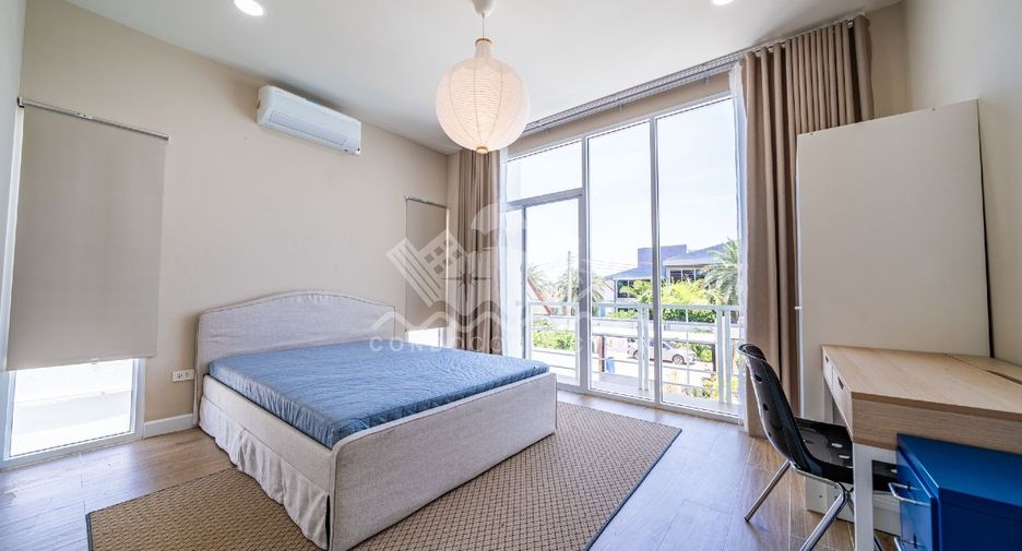 For sale 4 bedrooms house in East Pattaya, Pattaya