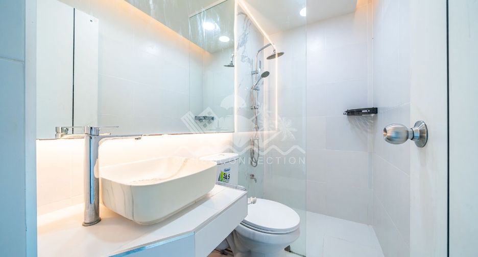 For sale 4 bedrooms house in East Pattaya, Pattaya