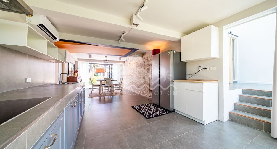 For sale 4 bedrooms house in East Pattaya, Pattaya