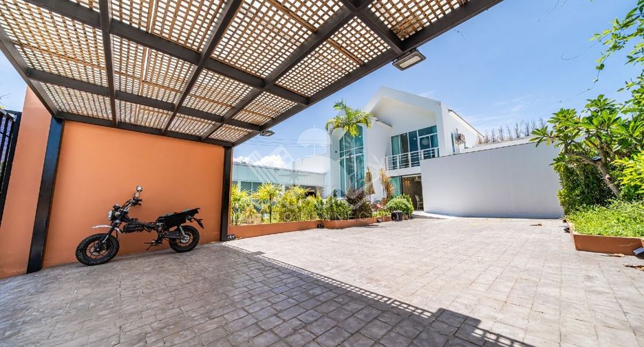 For sale 4 bedrooms house in East Pattaya, Pattaya