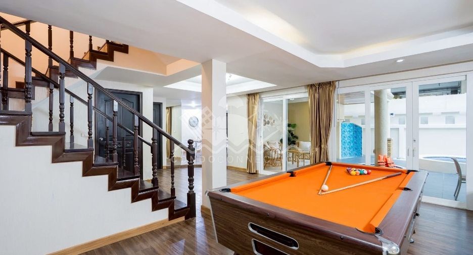For sale 4 bedrooms house in Jomtien, Pattaya