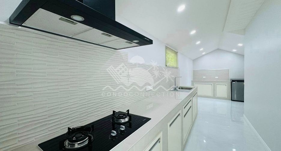For sale 4 bedrooms house in North Pattaya, Pattaya