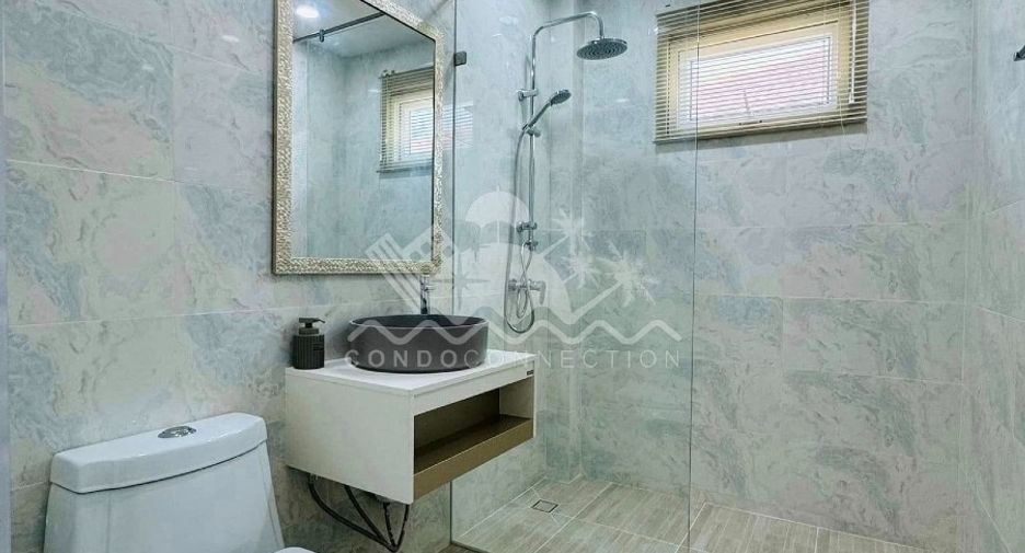 For sale 4 bedrooms house in North Pattaya, Pattaya