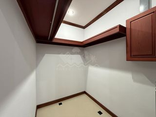 Casa en alquiler de 5 habitaciones en Bang Lamung, Chonburi