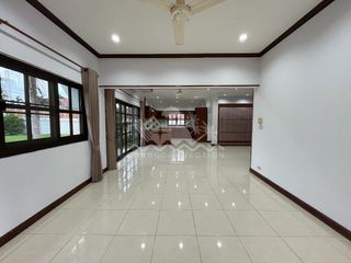 Casa en alquiler de 5 habitaciones en Bang Lamung, Chonburi