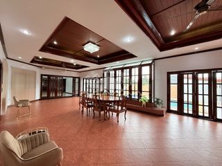 Casa en alquiler de 5 habitaciones en Bang Lamung, Chonburi