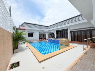 Casa en alquiler de 5 habitaciones en Bang Lamung, Chonburi