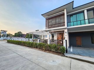 Haus zum Kauf mit 4 Zimmer in Bang Lamung, Chonburi