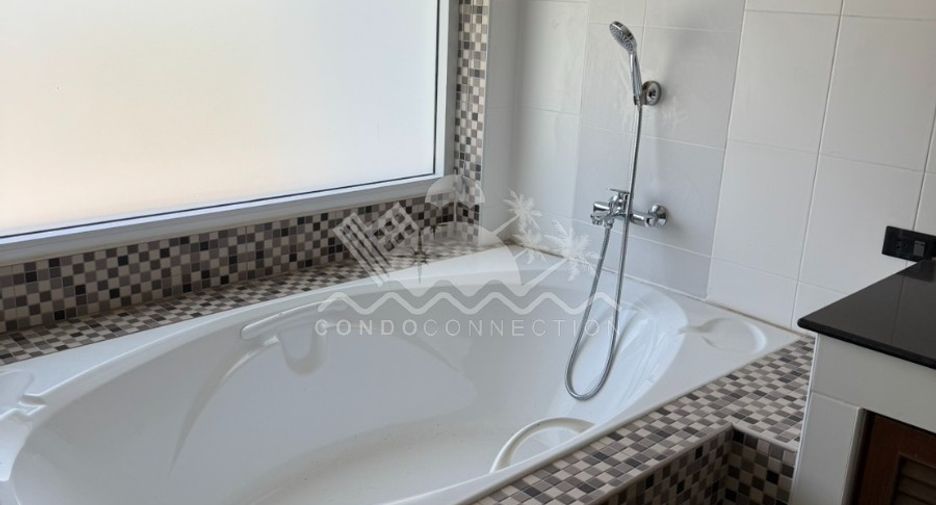 For rent 4 bedrooms house in East Pattaya, Pattaya