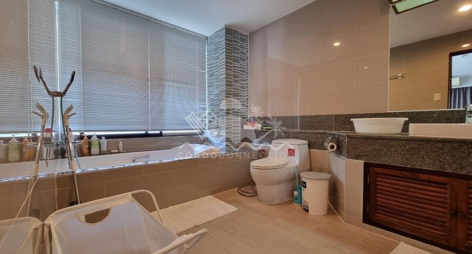 For rent 3 bedrooms condo in Sattahip, Chonburi