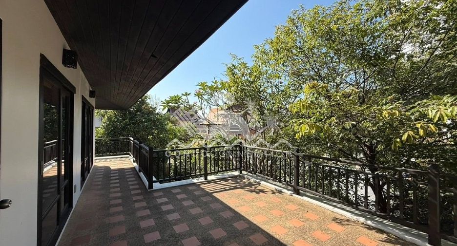 For sale 4 bedrooms house in Jomtien, Pattaya