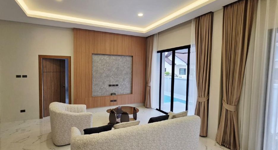 For sale 4 bedrooms house in East Pattaya, Pattaya