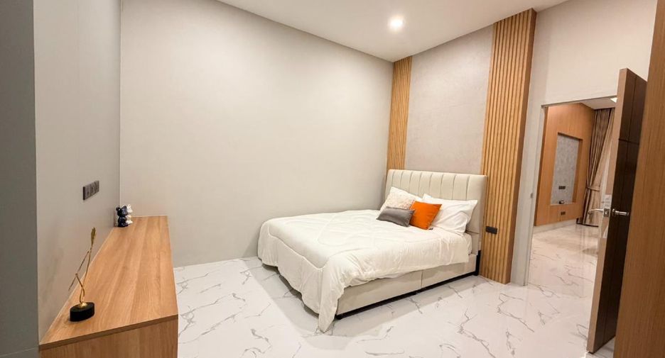 For sale 4 bedrooms house in East Pattaya, Pattaya