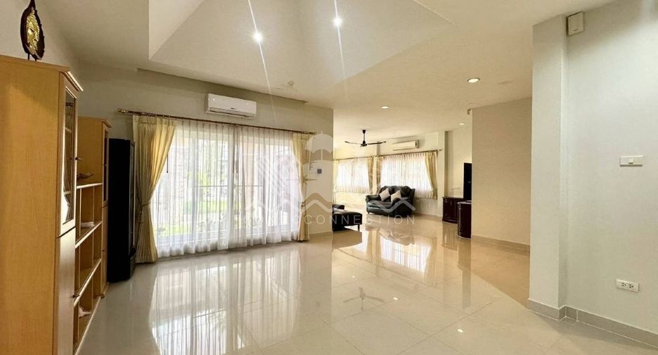 À louer 3 chambres maison à East Pattaya, Pattaya