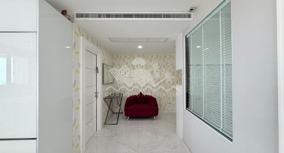 For sale そして for rent 3 ベッドルーム condo in Pratumnak, Pattaya