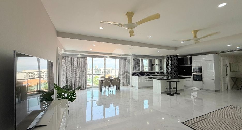 For sale そして for rent 3 ベッドルーム condo in Pratumnak, Pattaya