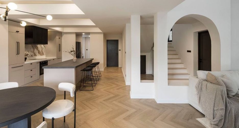 For sale 4 ベッドルーム house in Watthana, Bangkok