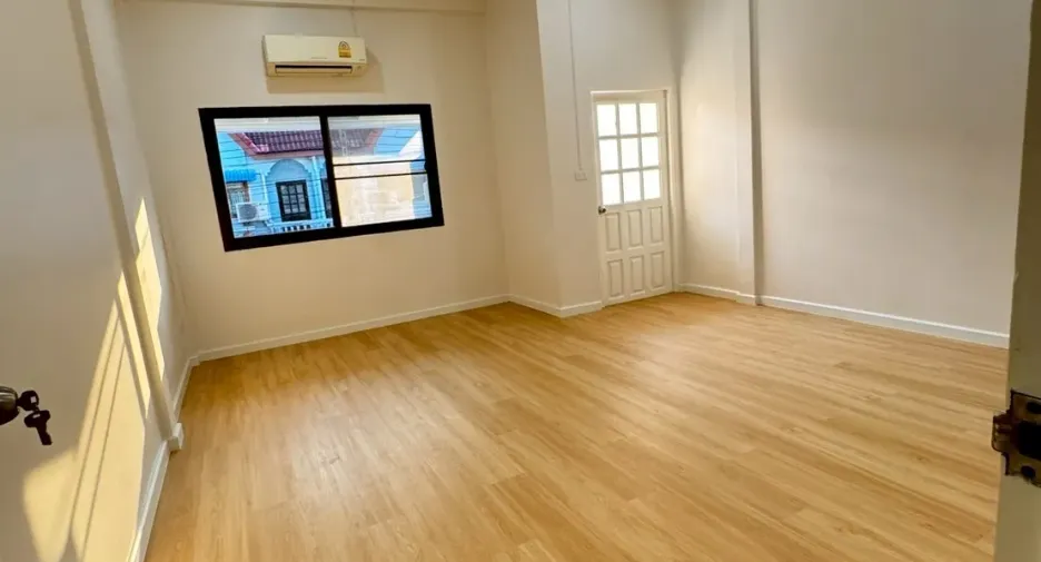 À vendre 2 chambres maison de ville à Mueang Saraburi, Saraburi