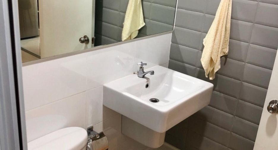 For sale 1 bed condo in Khlong Toei, Bangkok