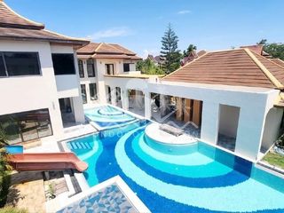 Casa en venta de 7 habitaciones en Bang Lamung, Chonburi