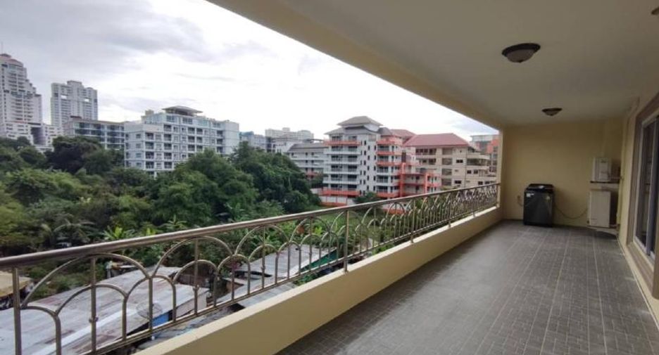 For sale 3 bedrooms condo in Pratumnak, Pattaya