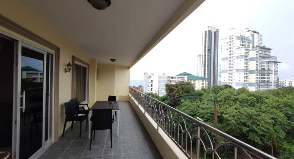 For sale 3 bedrooms condo in Pratumnak, Pattaya