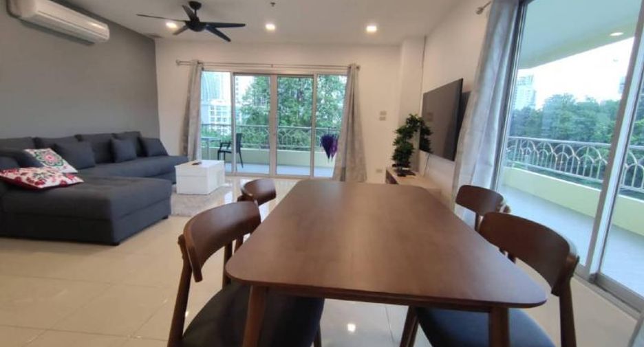 For sale 3 bedrooms condo in Pratumnak, Pattaya