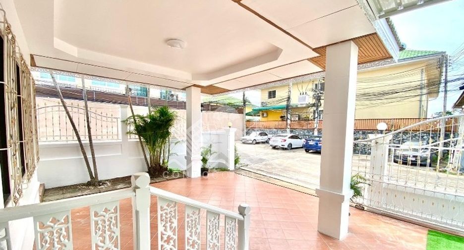 For sale 4 bedrooms house in East Pattaya, Pattaya