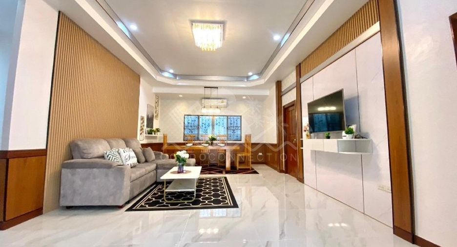 For sale 4 bedrooms house in East Pattaya, Pattaya