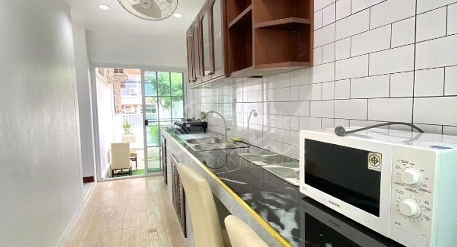 For sale 4 bedrooms house in East Pattaya, Pattaya