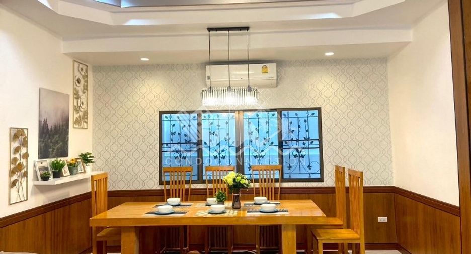 For sale 4 bedrooms house in East Pattaya, Pattaya