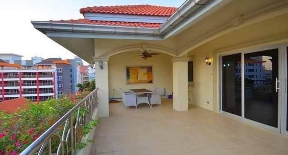 For sale 3 bedrooms condo in Pratumnak, Pattaya