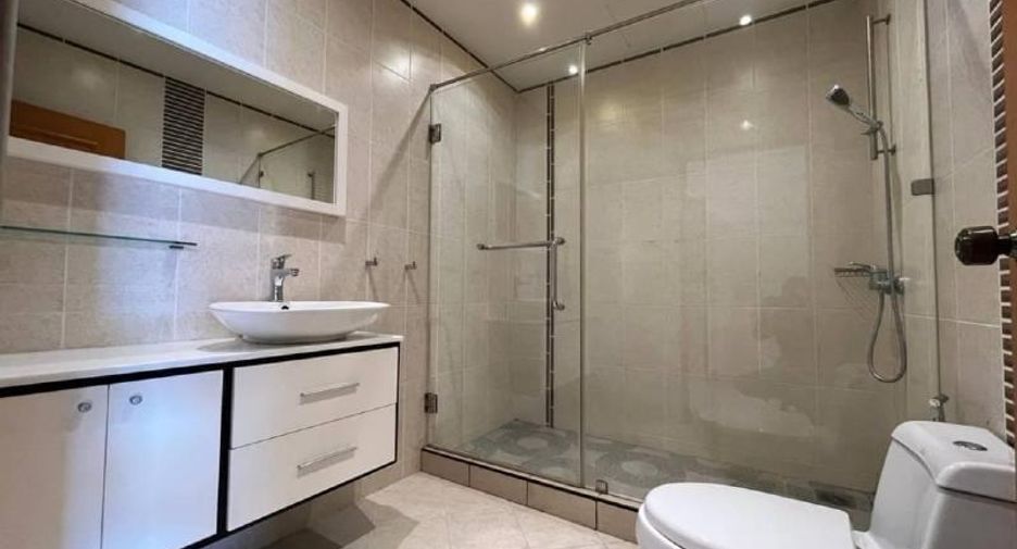 For sale 3 bedrooms condo in Pratumnak, Pattaya