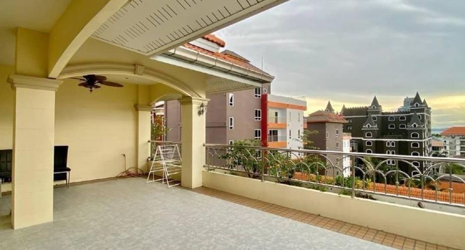 For sale 3 bedrooms condo in Pratumnak, Pattaya