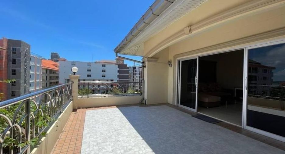 For sale 3 bedrooms condo in Pratumnak, Pattaya