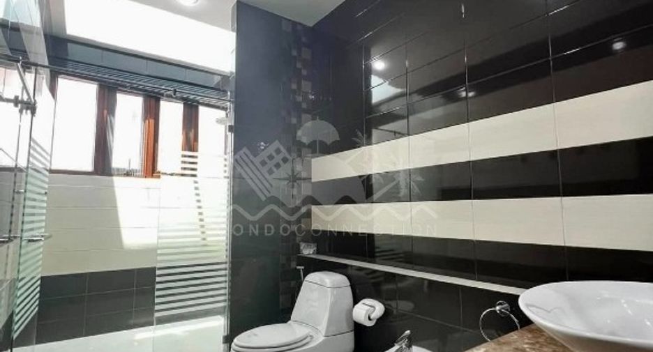For sale 5 bedrooms house in Huay Yai, Pattaya