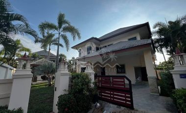 À vendre 4 chambres maison à Huay Yai, Pattaya