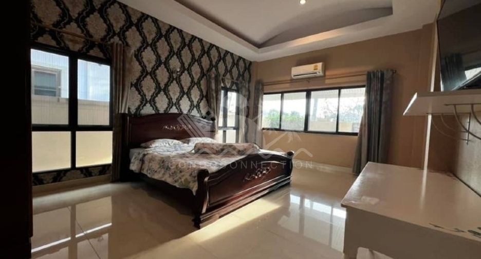 À vendre 4 chambres maison à Huay Yai, Pattaya